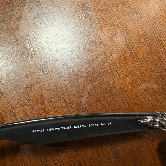 COPY - Ray-Ban New Wayfarer polarized sunglasses (RB2132) - Picture 4 of 11